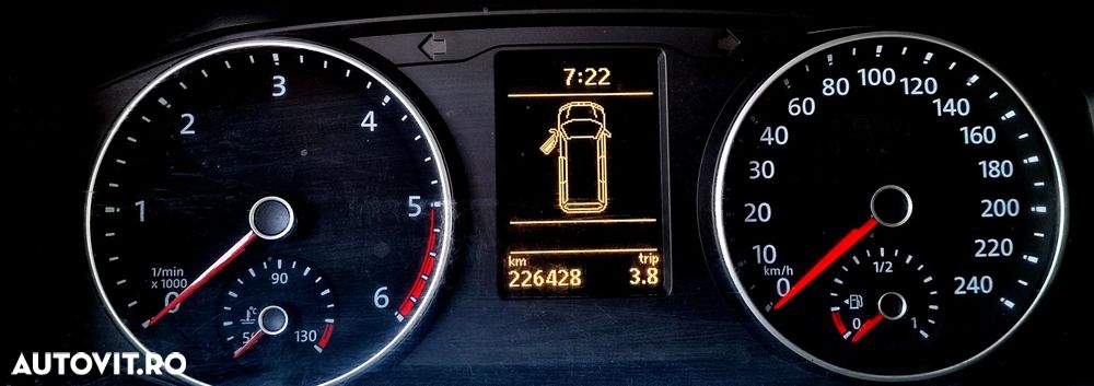 Volkswagen T6 Transporter, 2.0 TDI,  van, 150cp, automata DSG,  A/C , webasto, euro 6,  09/2016 (serie 2017) FACTURA, seap, finantare PJ, rate PF - 7