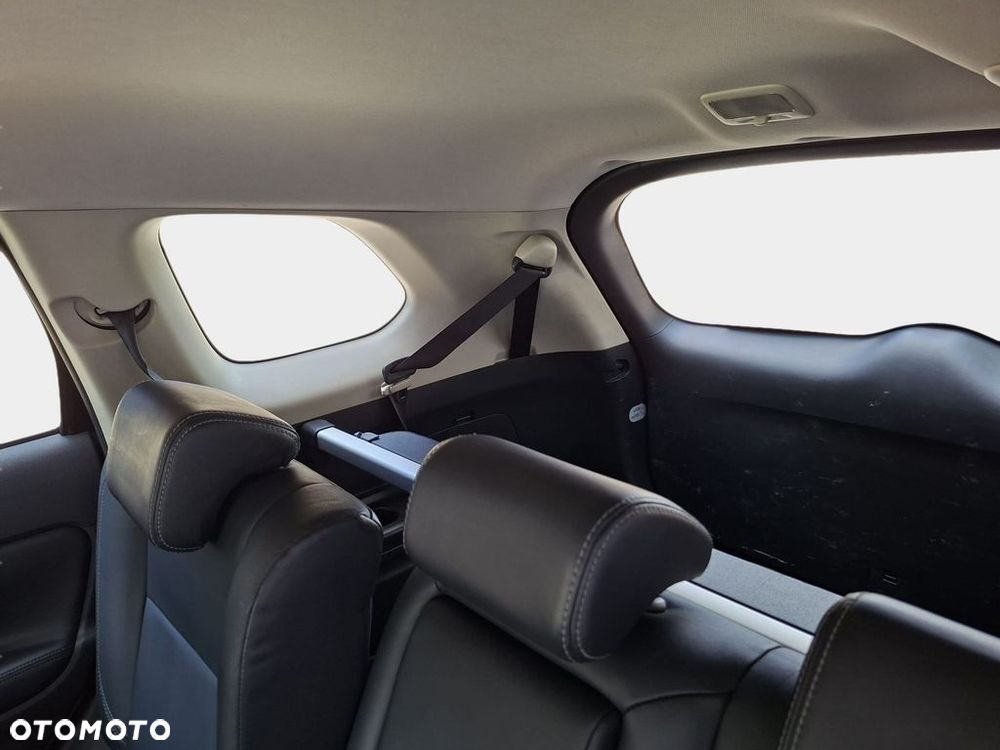 Mitsubishi Outlander 2.0 Instyle + 4WD CVT - 28