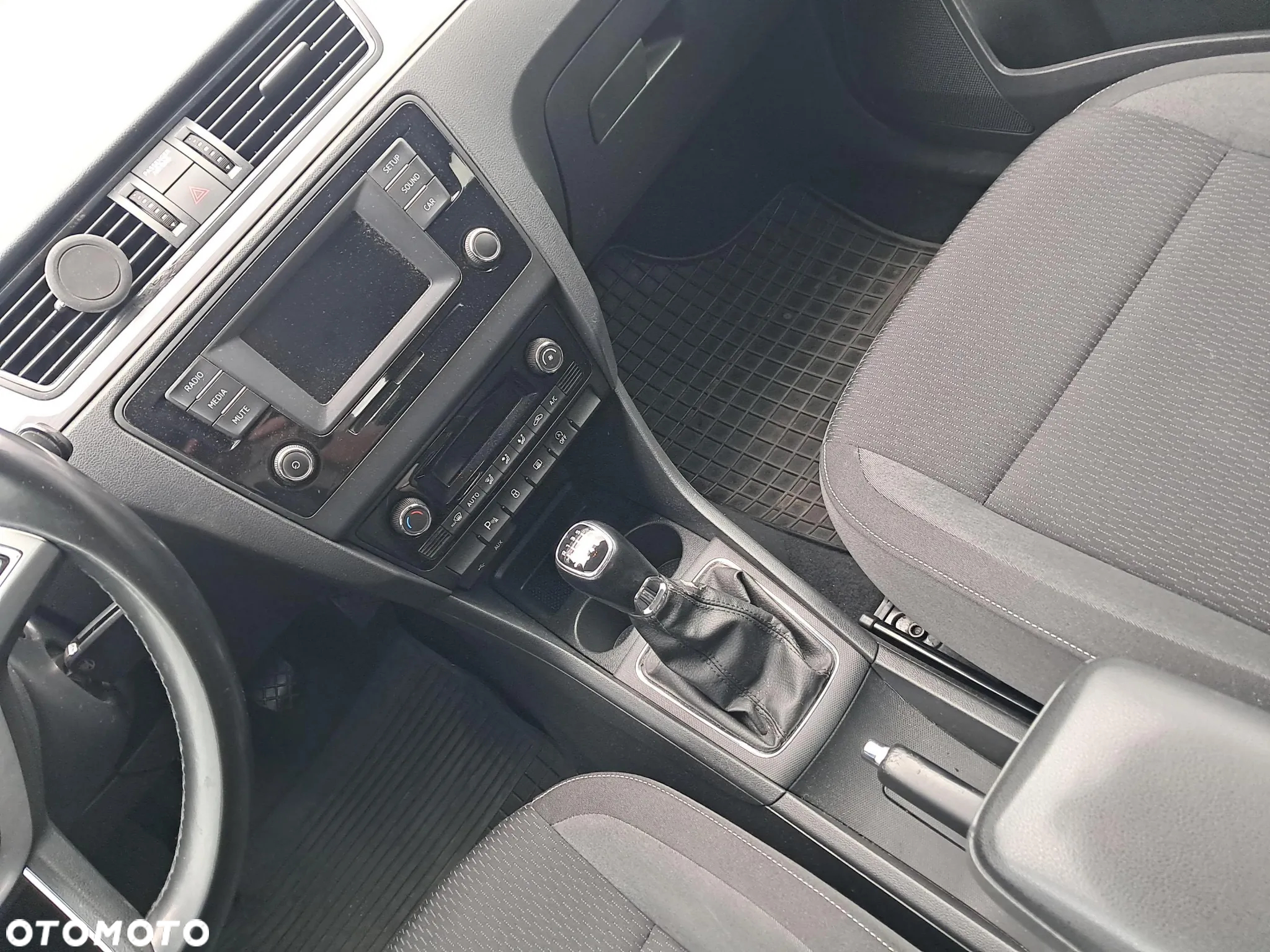 Skoda RAPID 1.2 TSI Ambition - 23