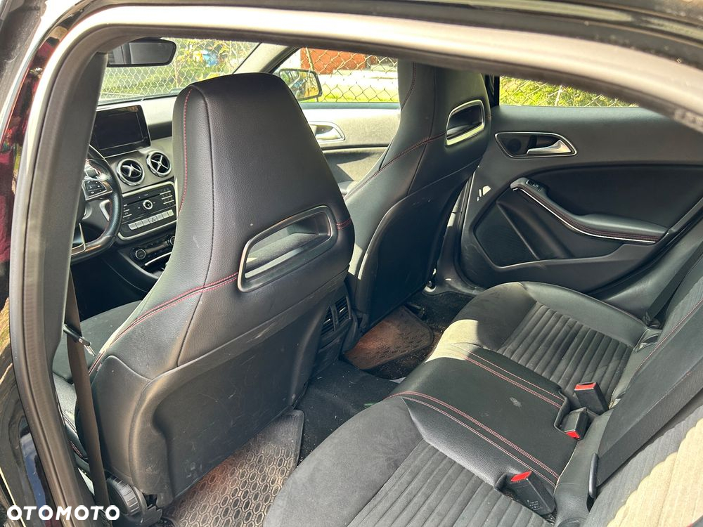 Mercedes-Benz GLA 180 7G-DCT AMG Line - 6