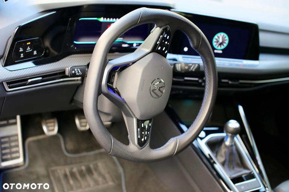 Volkswagen Golf - 8