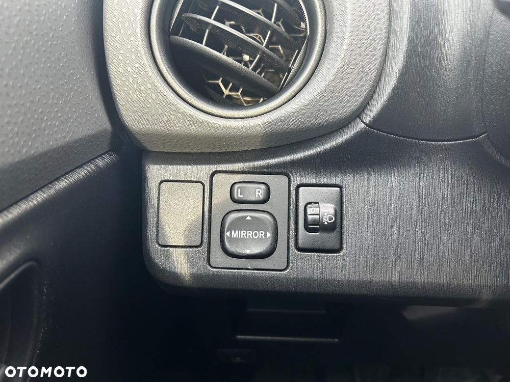 Toyota Yaris - 33