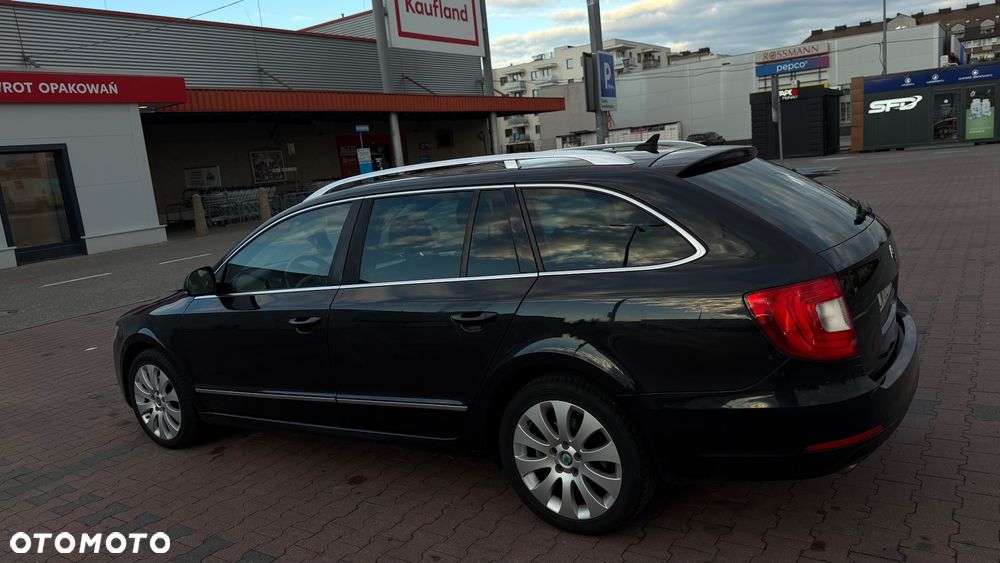Skoda Superb 2011 photo 3