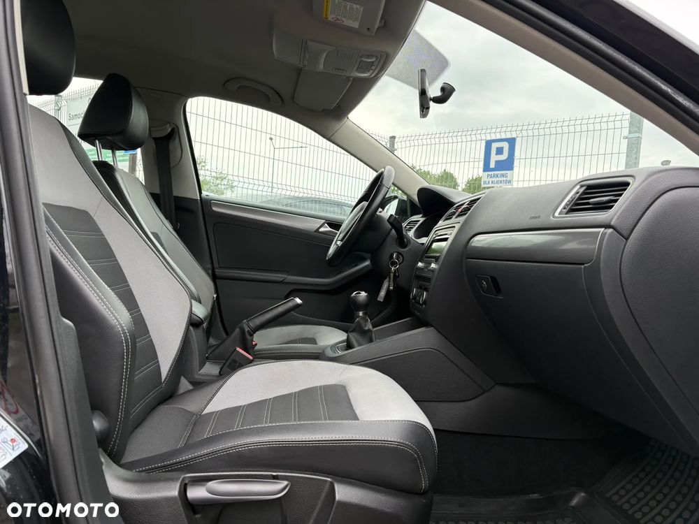 Volkswagen Jetta 1.4 TSI Highline - 24