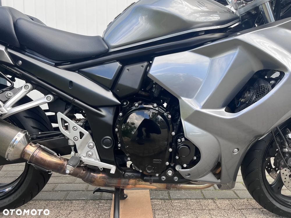 Suzuki GSX - 23