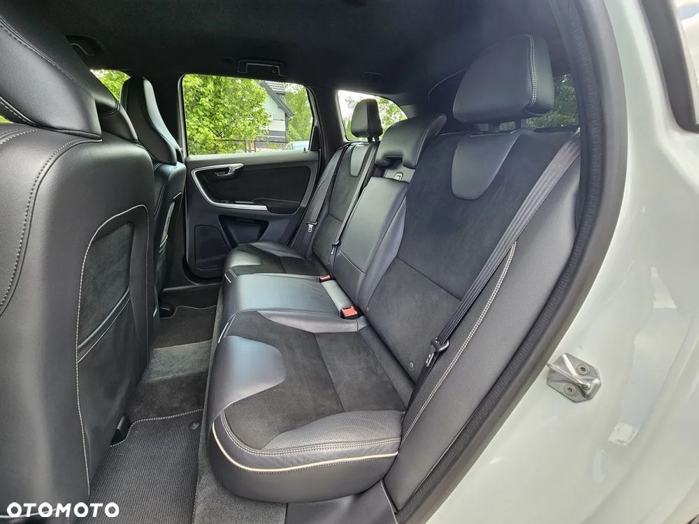 Volvo XC 60 D3 Drive-E R-Design Momentum - 17