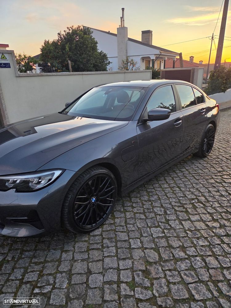 BMW 330 e Auto - 23