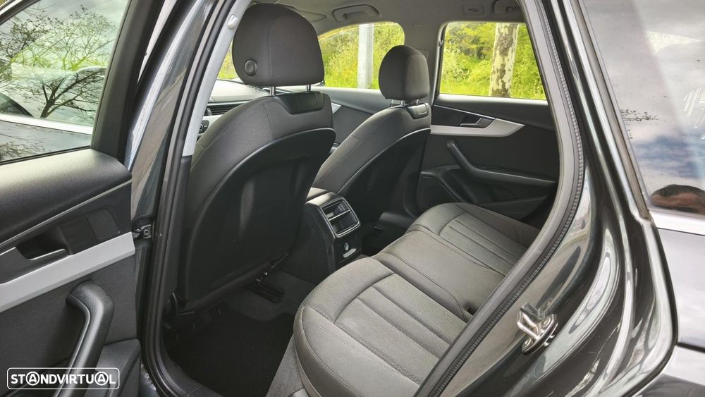 Audi A4 Avant 30 TDI S tronic - 34