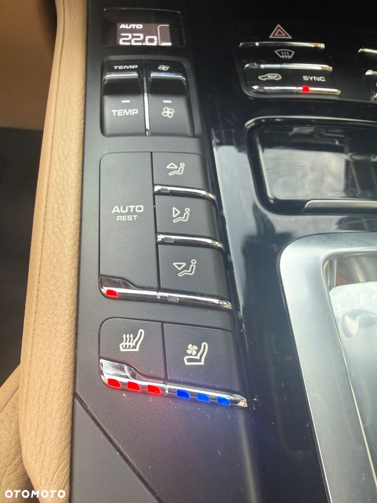 Porsche Cayenne - 16