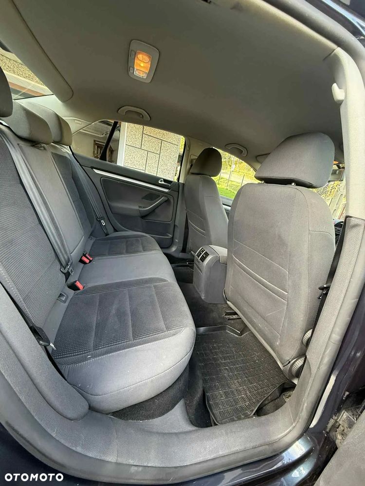 Volkswagen Jetta 1.9 TDI Comfortline - 12