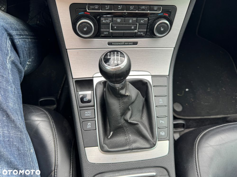 Volkswagen Passat 2.0 TDI DPF Sportline - 15