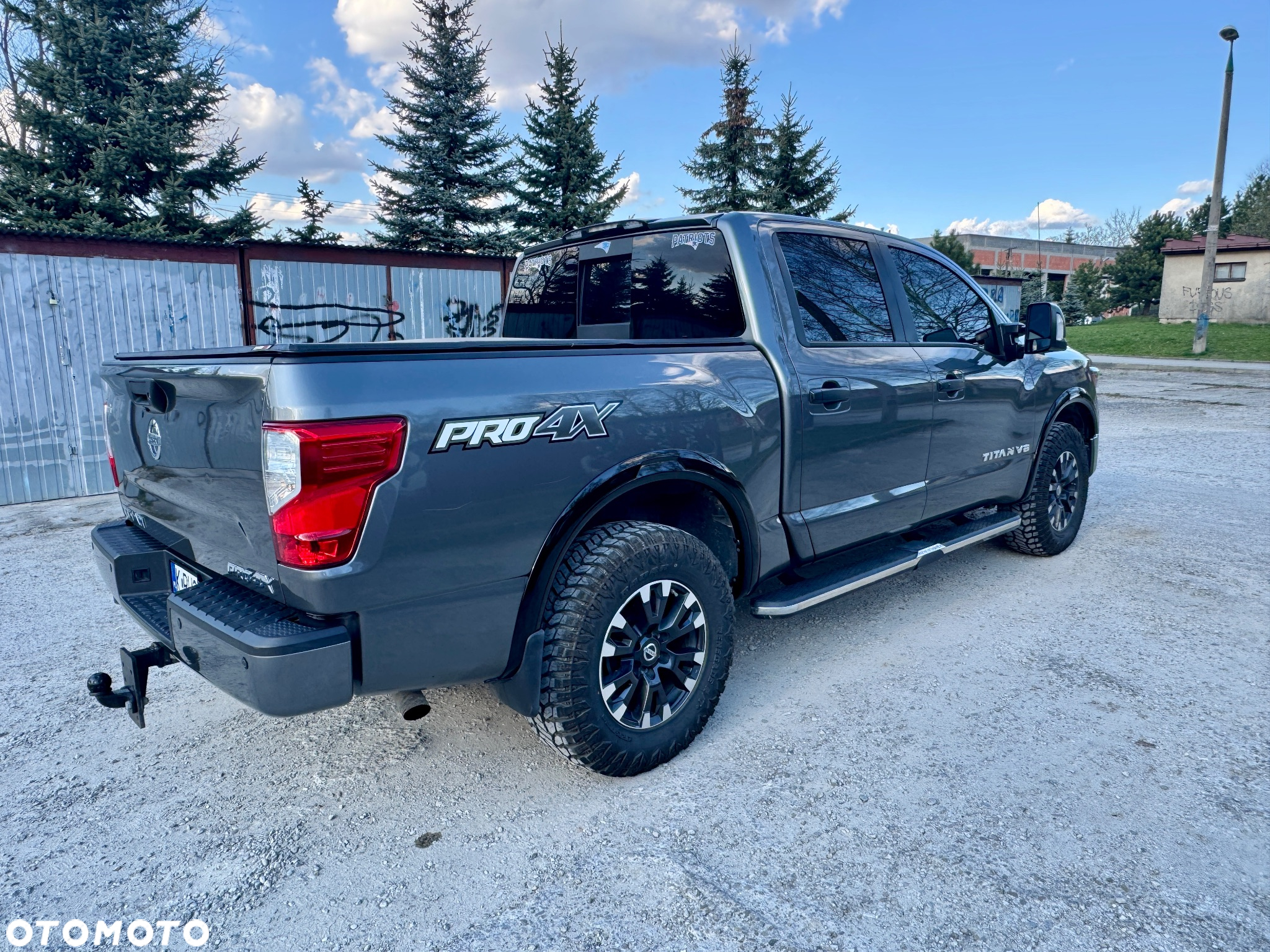 Nissan Titan - 12