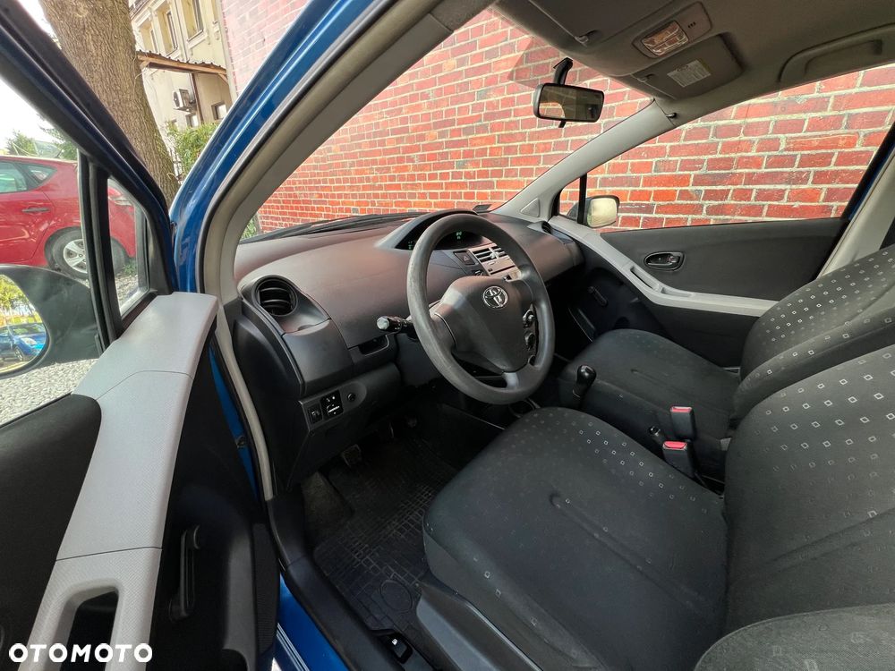 Toyota Yaris - 8