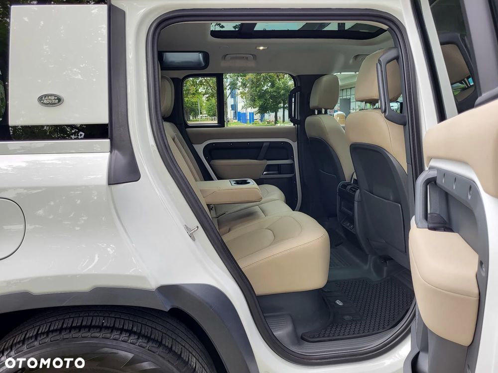 Land Rover Defender 110 2.0 P300 S - 32