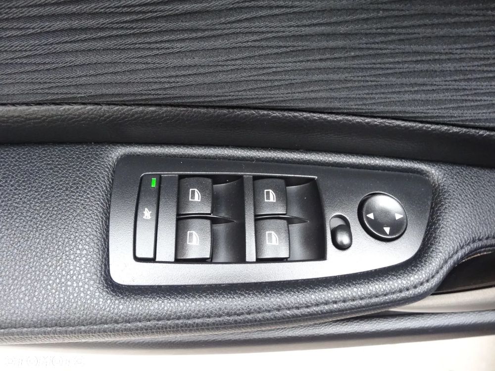 BMW Seria 1 118d DPF - 27