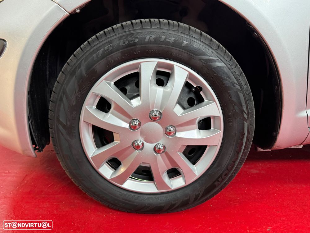 Toyota Yaris 1.0 Sol - 11
