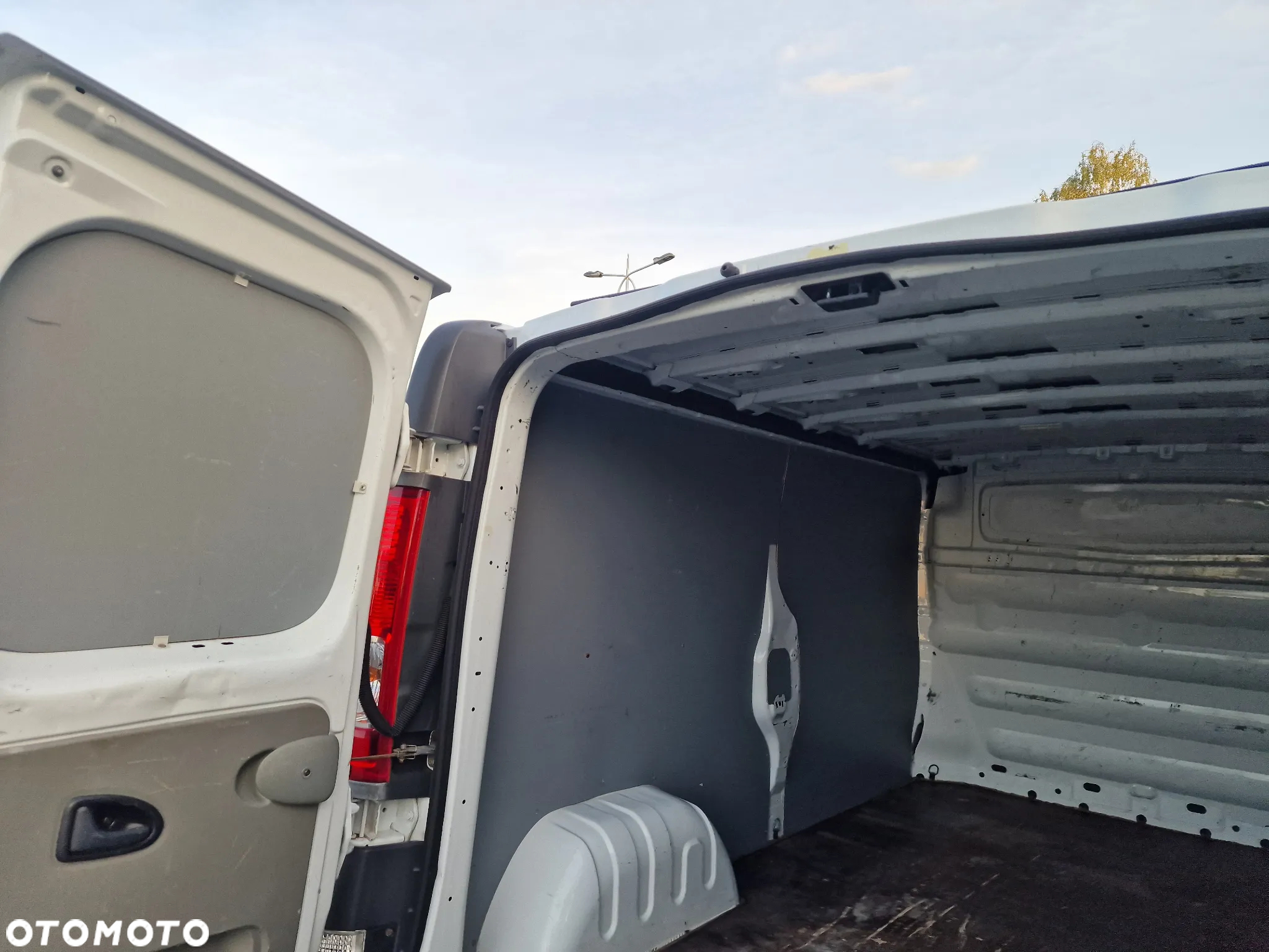 Opel Vivaro - 10