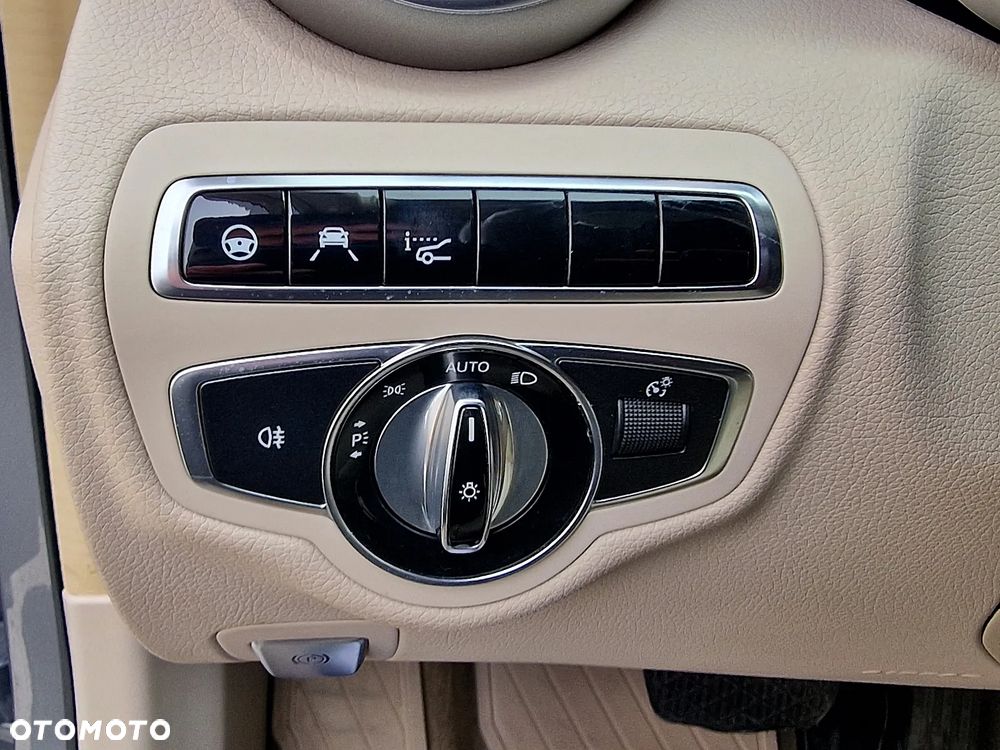 Mercedes-Benz Klasa C 300 9G-TRONIC Edition - 14