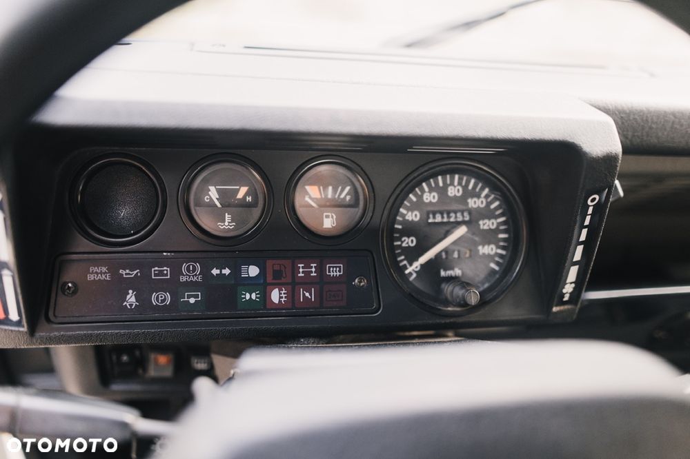 Land Rover Defender 2.5 TDI - 12