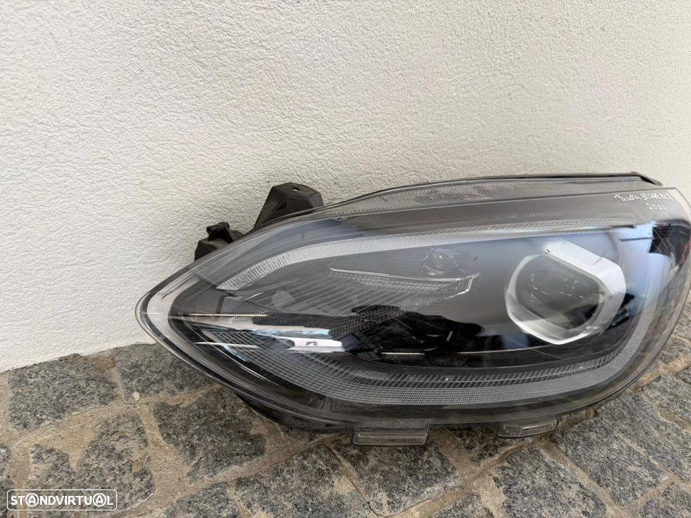 Farol esq ford fiesta st line 2022 - 5