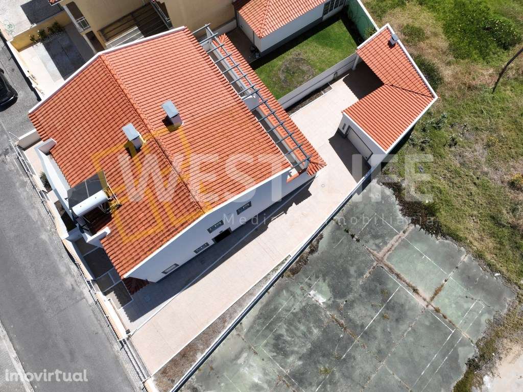 Moradia T3 Renovada - Logradouro e Churrasqueira - A 2 minutos da p... - Grande imagem: 4/30