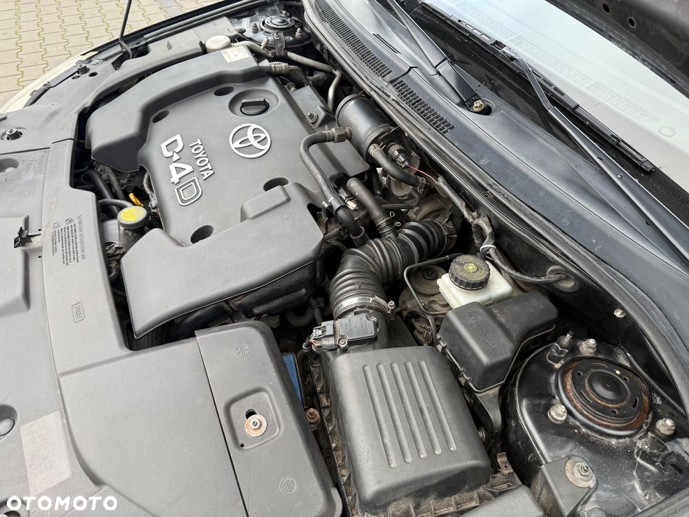 Toyota Avensis 2.0 D-4D - 12