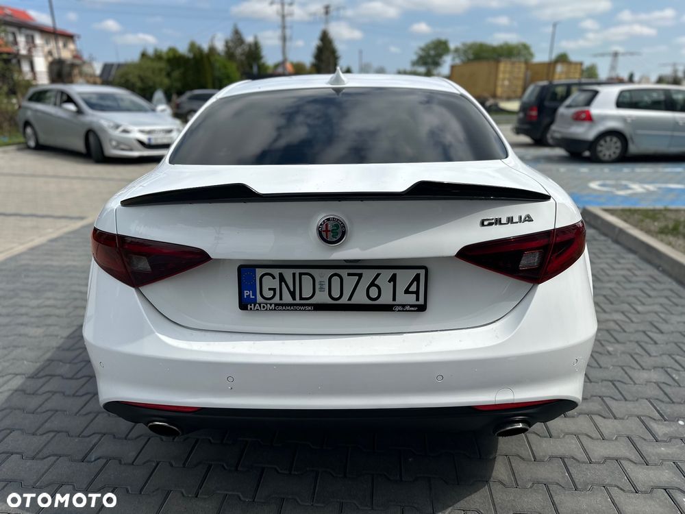 Alfa Romeo Giulia 2.0 Turbo 16V AT8 Veloce - 8
