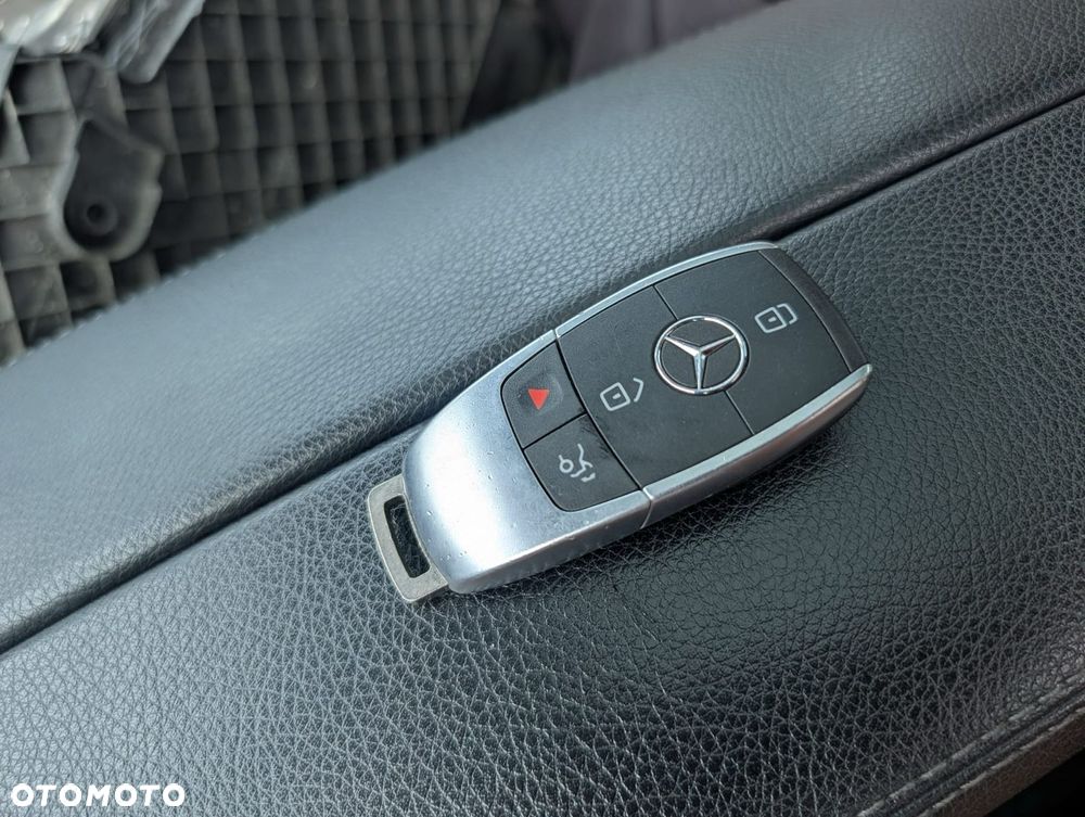 Mercedes-Benz Klasa C 300 4Matic 9G-TRONIC AMG Line - 13