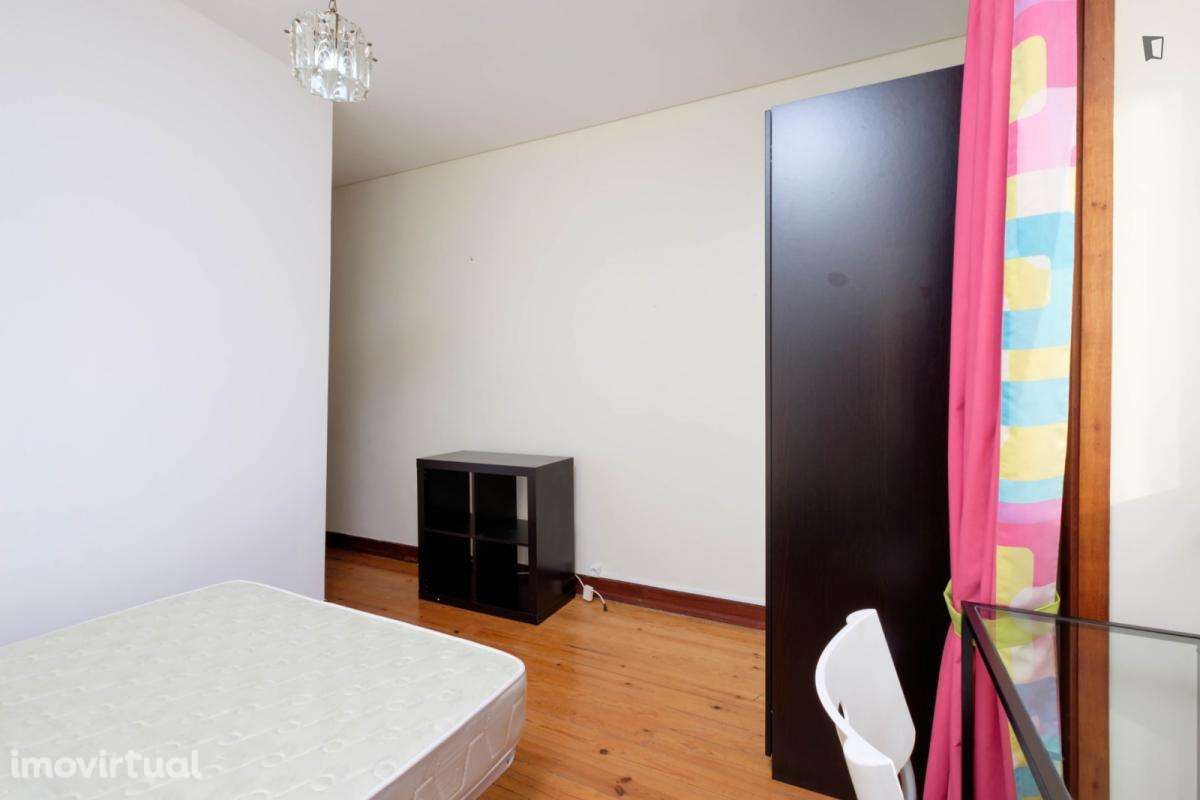 Quarto - localizado em Montes Claros Coimbra - Grande imagem: 4/18