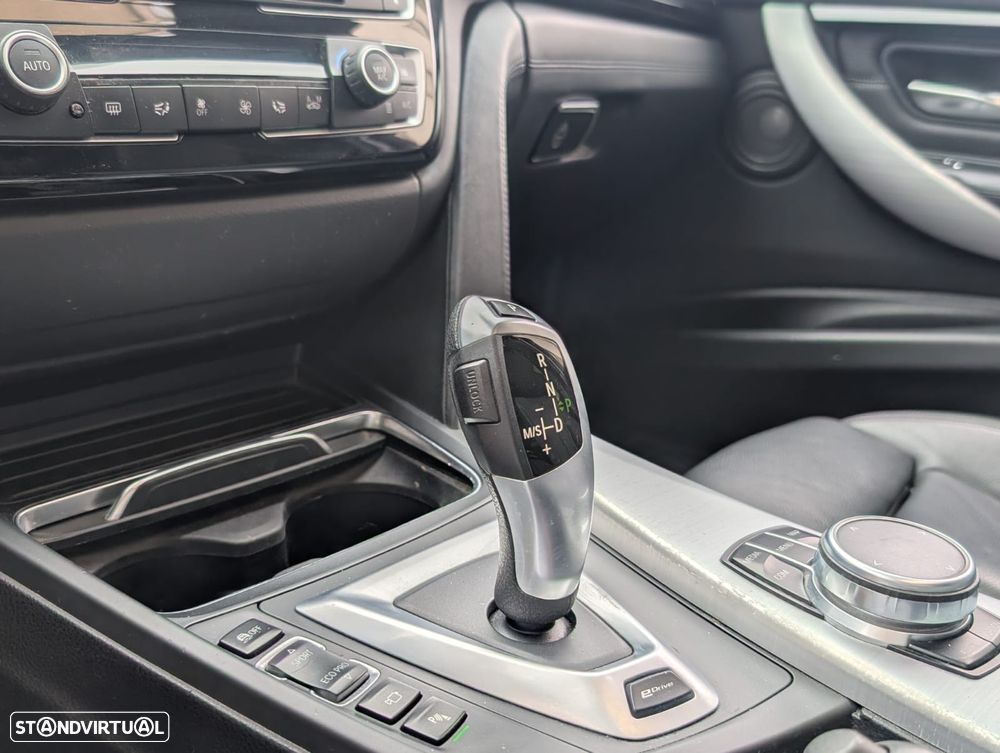 BMW 330 e iPerformance Line Luxury - 19