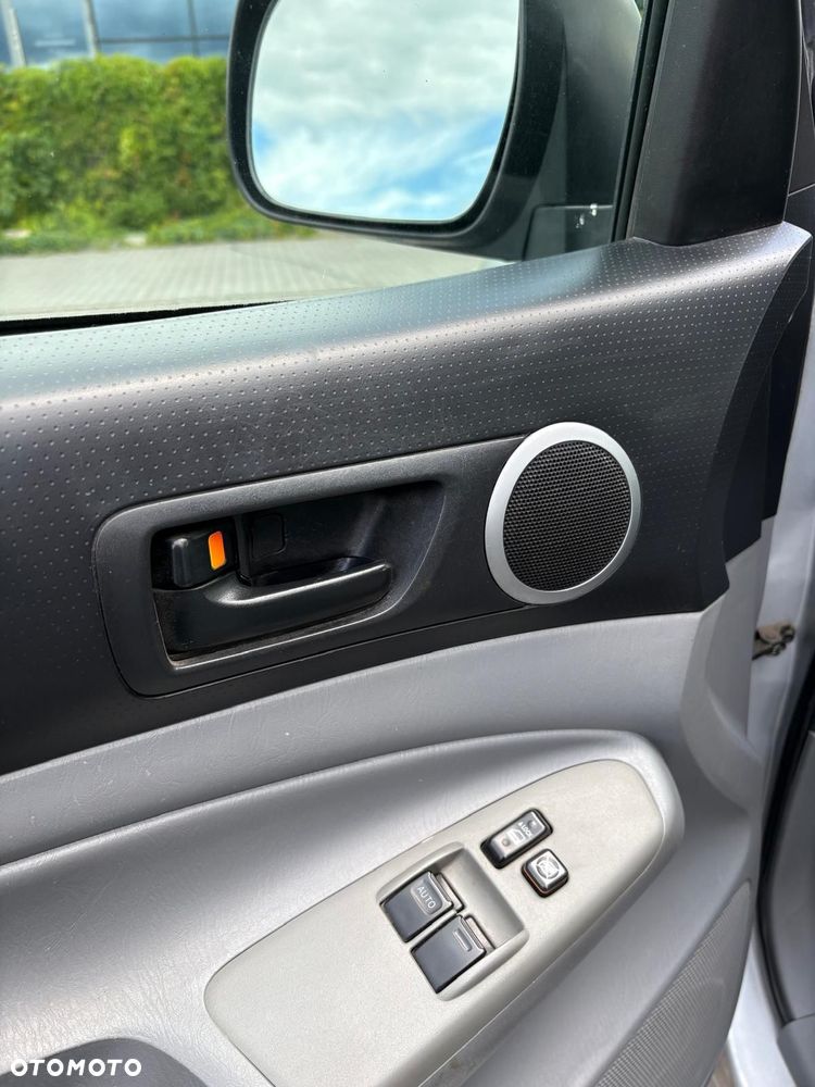 Toyota Tacoma - 11