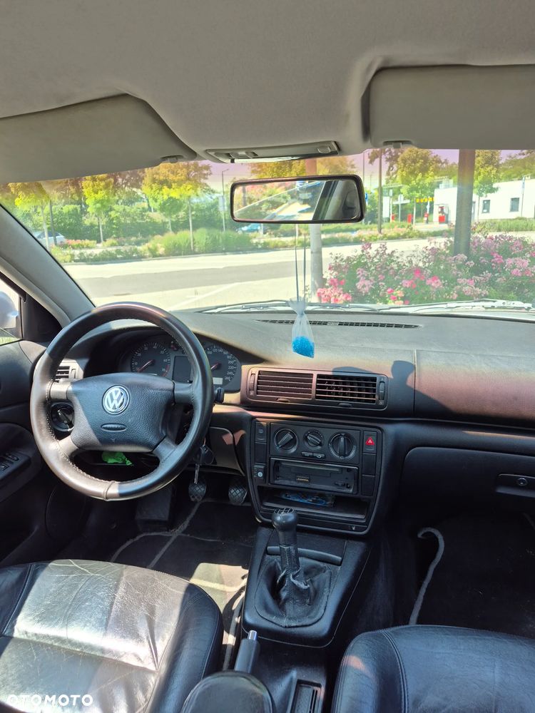 Volkswagen Passat 1.6 Comfortline - 6