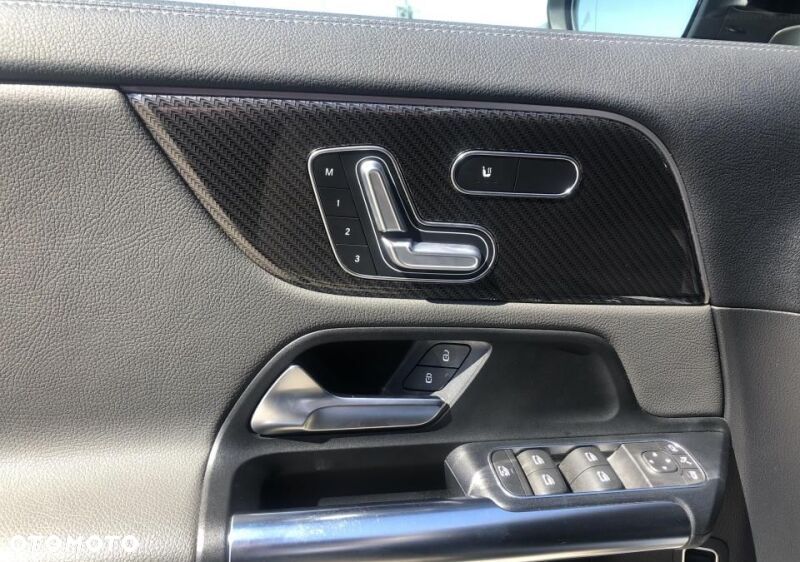 Mercedes-Benz GLA - 9
