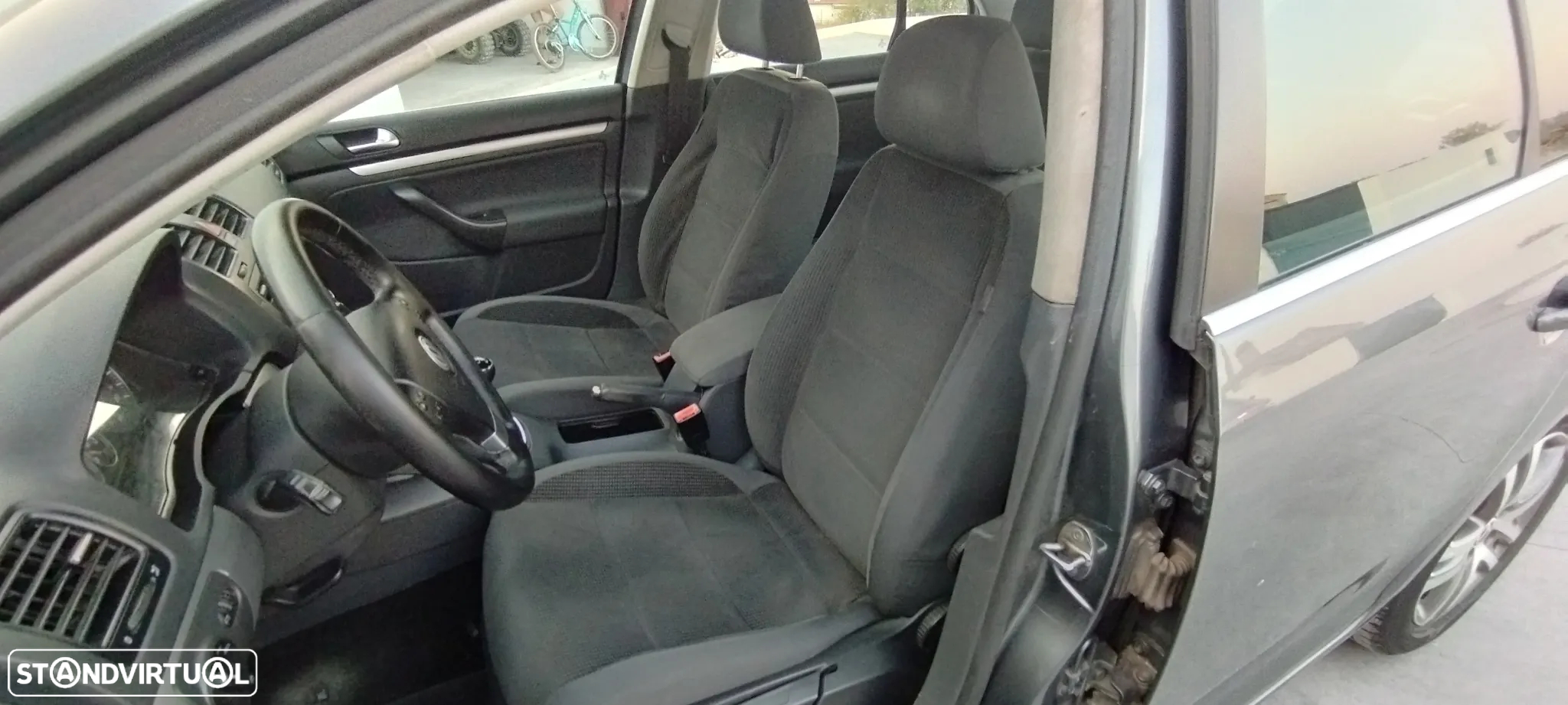 VW Jetta 1.9 TDi BlueM. Confortline - 15