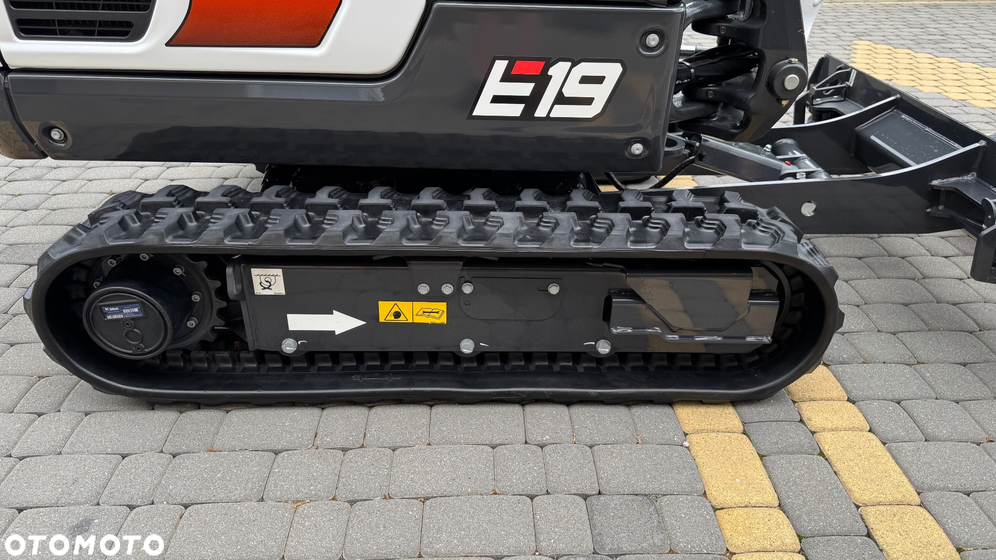 Bobcat E19 / rok 2024 / liczba godzin 4 / kupiona u dealera w Polsce / stan NOWA / komplet 3 łyżek / skarpówka hydrauliczna / - 8
