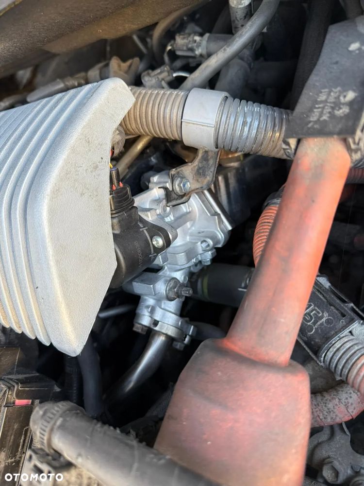 Toyota Prius (Hybrid) - 15