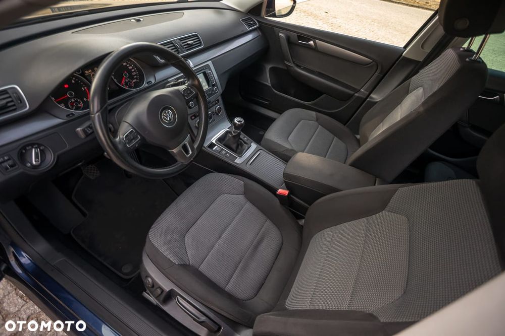 Volkswagen Passat 2.0 Blue TDI SCR Comfortline - 12
