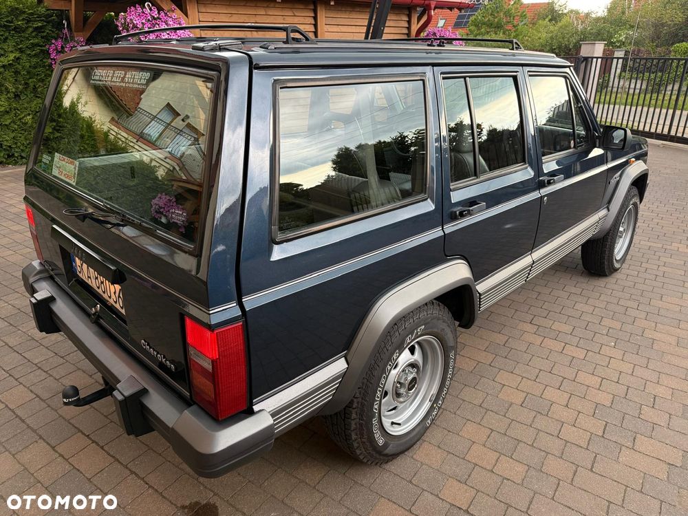 Jeep Cherokee - 4