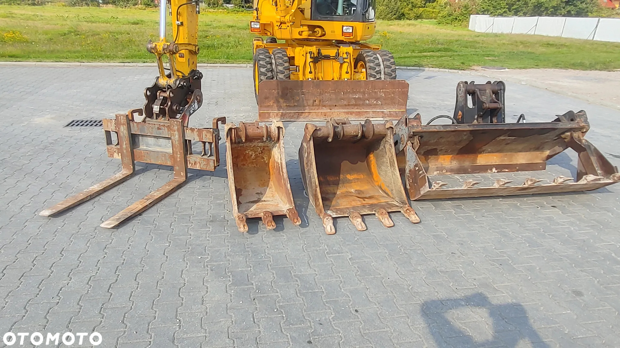Komatsu PW 98MR - 13