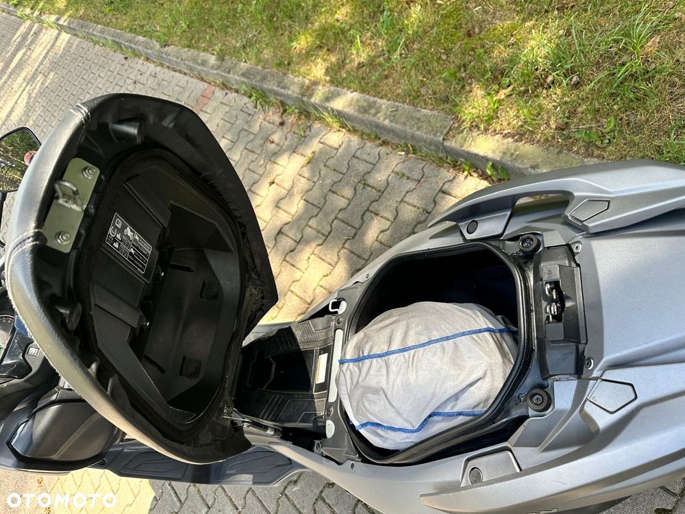 Suzuki Burgman - 23