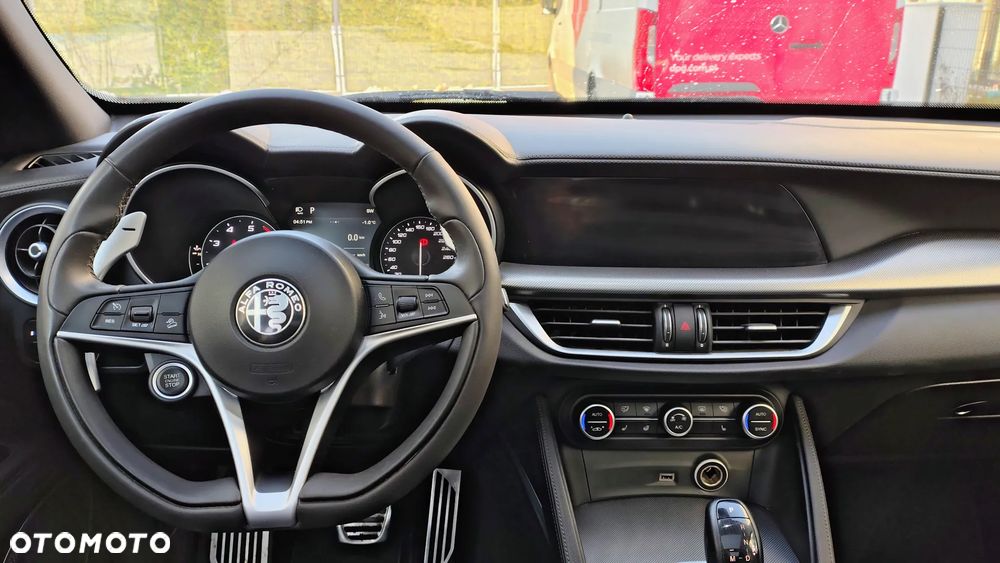 Alfa Romeo Stelvio - 12