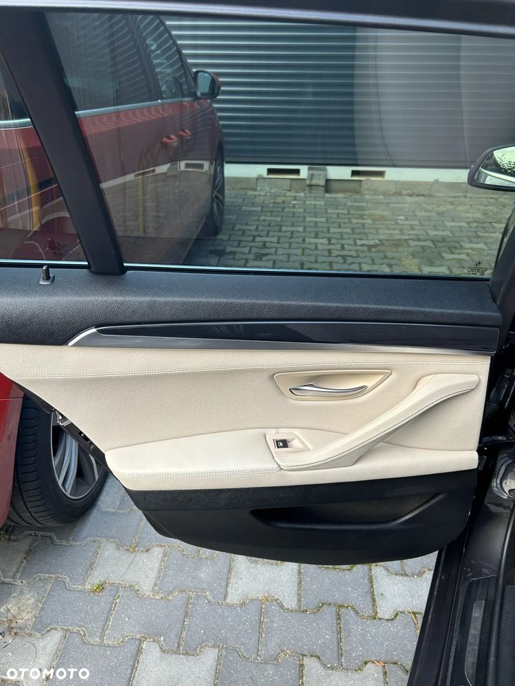 BMW Seria 5 520d xDrive - 14