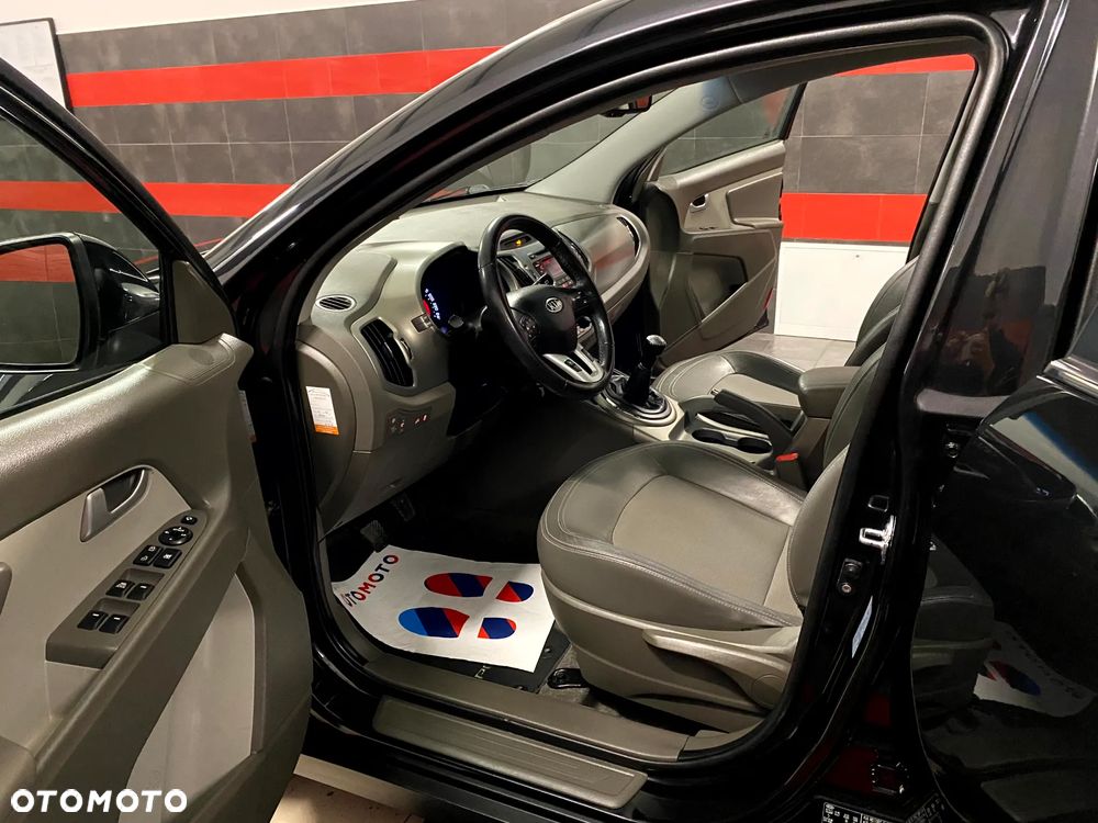 Kia Sportage 2.0 L - 16