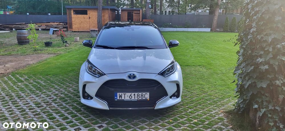 Toyota Yaris Hybrid 100 Selection - 4