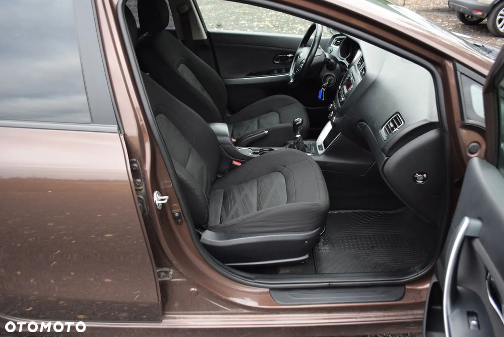 Kia Ceed 1.6 GDI Dream Team Edition - 15