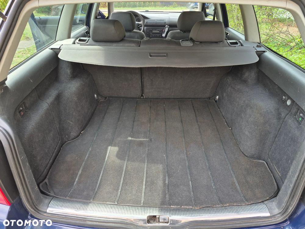 Volkswagen Passat 1.9 TDI Basis Tiptr - 10