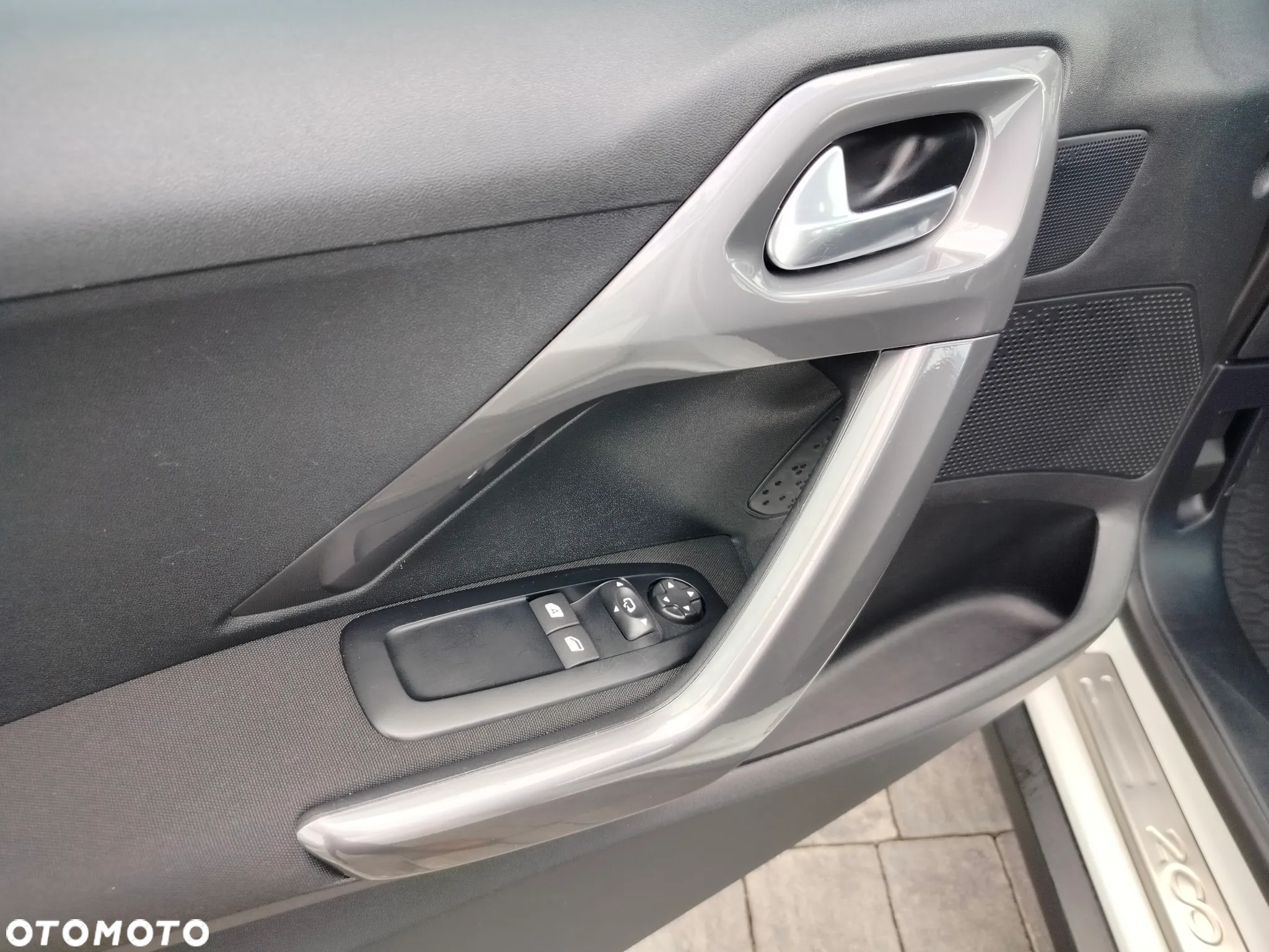 Peugeot 2008 1.2 Pure Tech Style S&S - 29