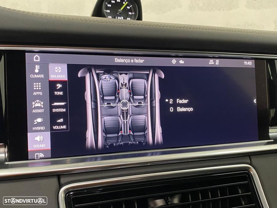 Porsche Panamera 4 E-Hybrid Platinum Edition - 42