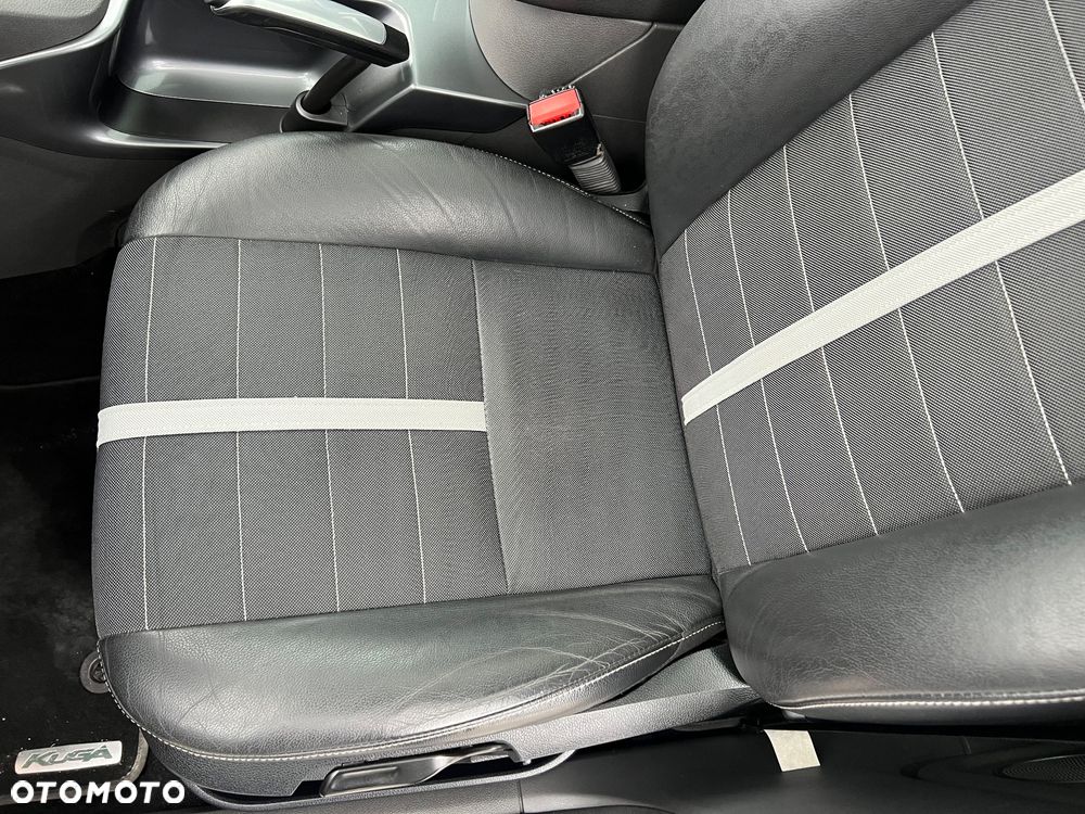 Ford Kuga 2.0 TDCi 2x4 Titanium - 25