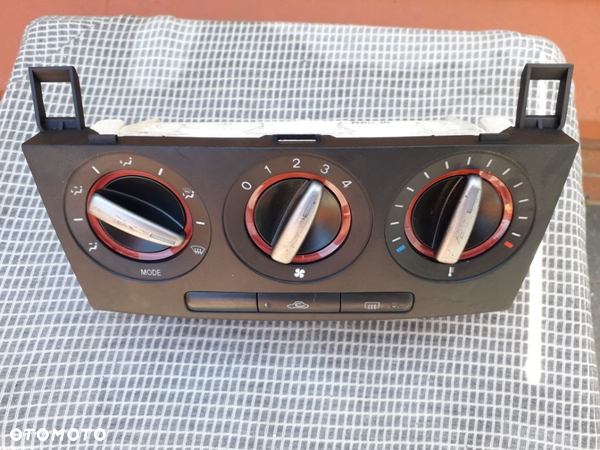 Panel klimatyzacji Mazda III C7X30 8114